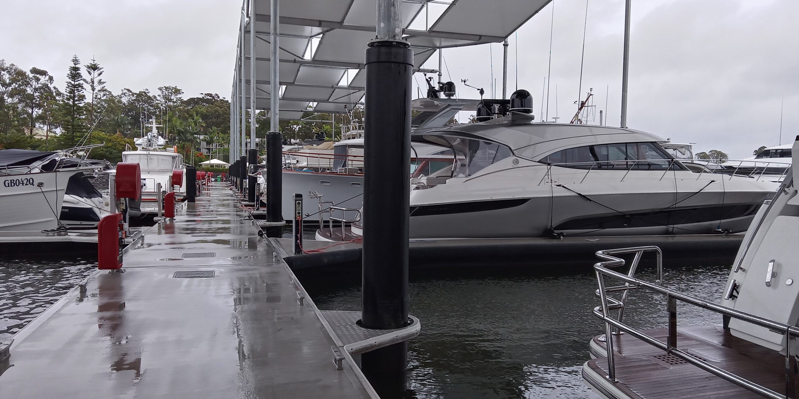 Sanctuary-Cove-Superyacht-Cleaning